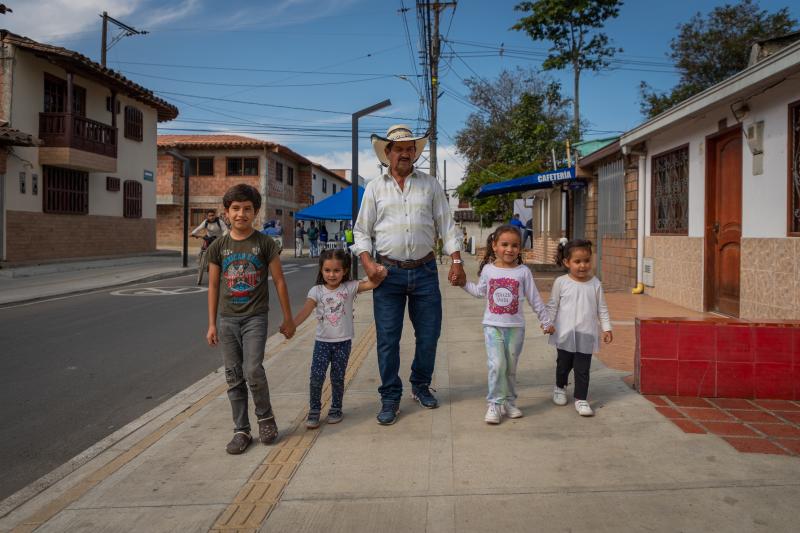 Entregamos nuevas vías en el sector Hospital, tres cuadras que por años sus habitantes habían solicitado moderniza