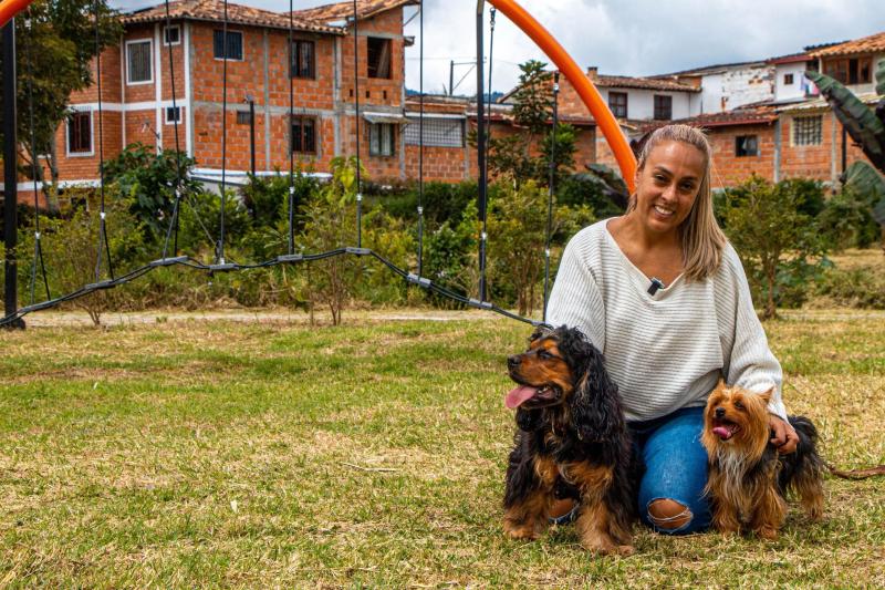 La Ceja embellece sus parques: EEPP de La Ceja y Alcaldía adelantan contrato de mantenimiento de zonas verdes y árboles