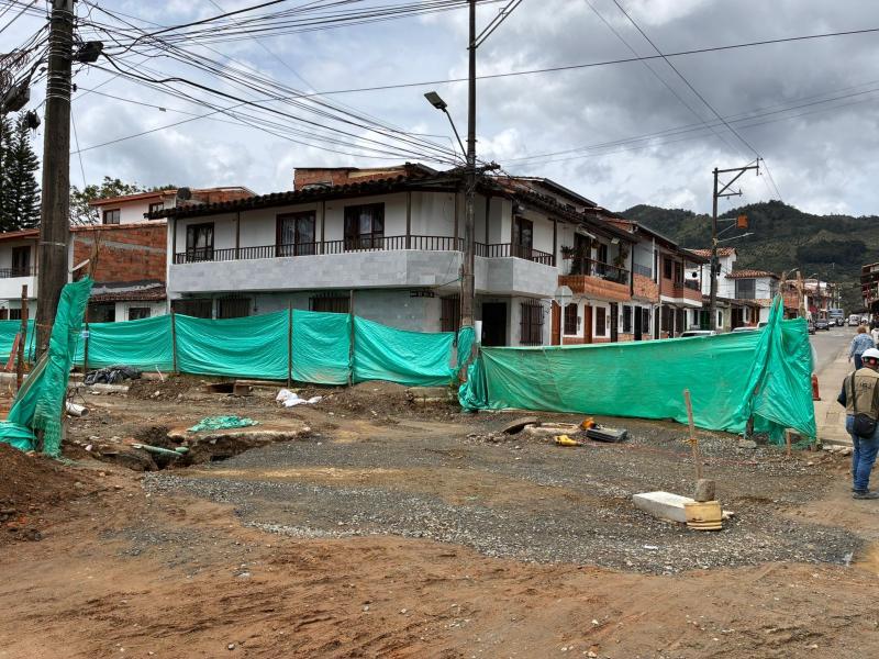 Cierre temporal de intersecciones viales por obras de reposición y pavimentación en la carrera 22