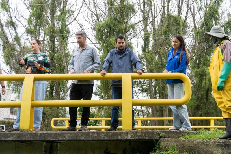 Cornare supervisó obras de mantenimiento en caños y quebradas de La Ceja para prevenir emergencias en temporada invernal